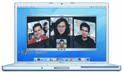 Apple MacBook Pro 17in showing iChat