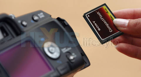 Sony - compact_flash_camera_hand