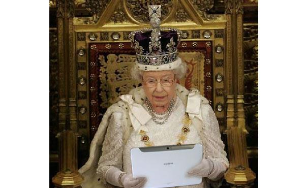 The Queen with Samsung Galaxy Note 10.1